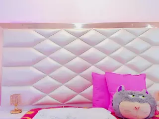 Miaqueen021's Live Sex Cam Show