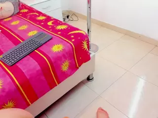Miaqueen021's Live Sex Cam Show