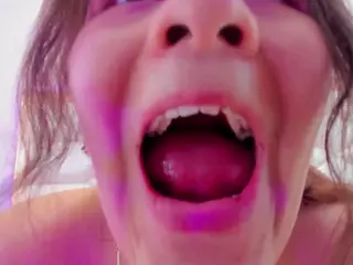 Miaqueen021's Live Sex Cam Show