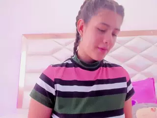 Miaqueen021's Live Sex Cam Show