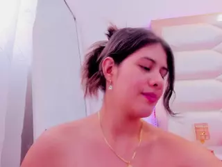 Miaqueen021's Live Sex Cam Show