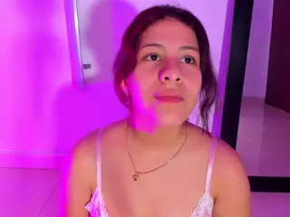 Miaqueen021's Live Sex Cam Show