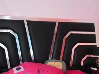 Miaqueen021's Live Sex Cam Show