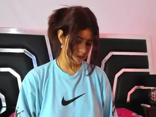 Miaqueen021's Live Sex Cam Show