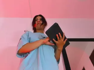 Miaqueen021's Live Sex Cam Show