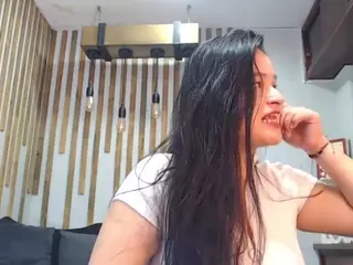 Lunaa-jonhsonn's Live Sex Cam Show