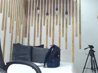Lunaa-jonhsonn's Live Sex Cam Show