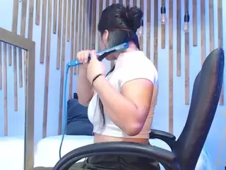 Lunaa-jonhsonn's Live Sex Cam Show