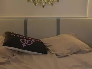 SweetDesiree054's Live Sex Cam Show