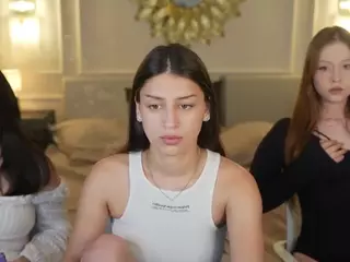 SweetDesiree054's Live Sex Cam Show