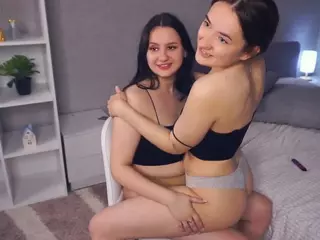 Eadlin And Wilone's Live Sex Cam Show