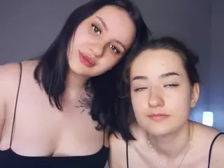 Eadlin And Wilone's Live Sex Cam Show