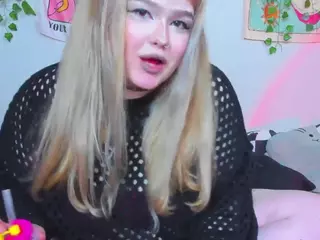 LilMilkyLilly's Live Sex Cam Show