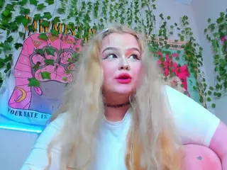 LilMilkyLilly's Live Sex Cam Show