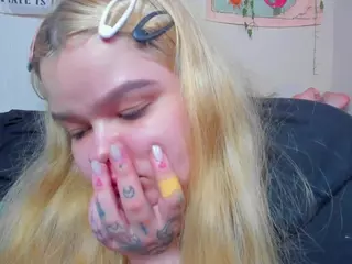 LilMilkyLilly's Live Sex Cam Show