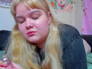 LilMilkyLilly's Live Sex Cam Show