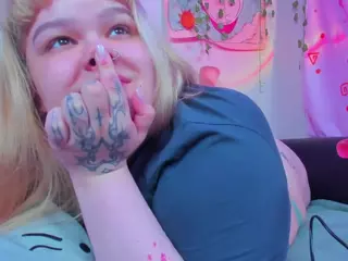 LilMilkyLilly's Live Sex Cam Show