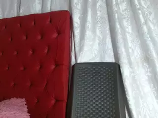 CRISTINAMONTIEL's Live Sex Cam Show