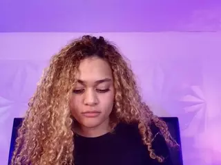 Curly Marshall's Live Sex Cam Show