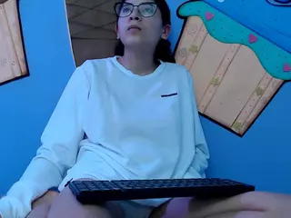 skinnykalitzo18's Live Sex Cam Show