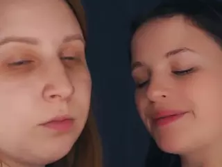 Edith and Juliana's Live Sex Cam Show