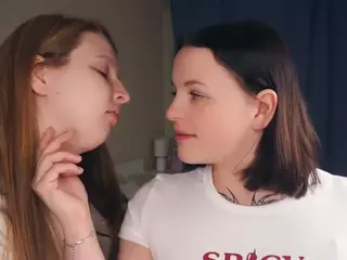 Edith and Juliana's Live Sex Cam Show