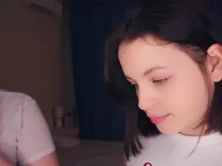 Edith and Juliana's Live Sex Cam Show