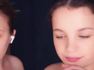 Edith and Juliana's Live Sex Cam Show
