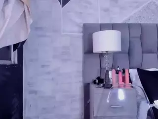 Emiliaa-Rosse's Live Sex Cam Show