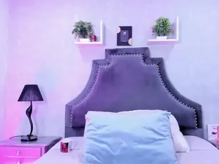 Emiliaa-Rosse's Live Sex Cam Show