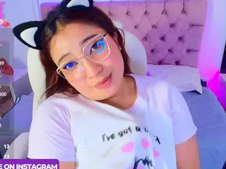 Emma-monserratt's Live Sex Cam Show