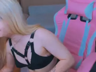 CuddlyKittenn's Live Sex Cam Show