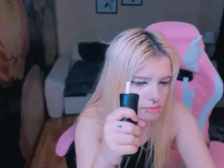 CuddlyKittenn's Live Sex Cam Show
