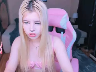 CuddlyKittenn's Live Sex Cam Show