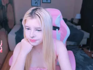 CuddlyKittenn's Live Sex Cam Show
