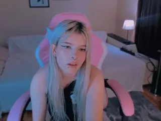 CuddlyKittenn's Live Sex Cam Show