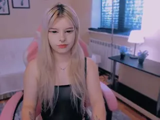 CuddlyKittenn's Live Sex Cam Show