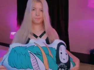 CuddlyKittenn's Live Sex Cam Show