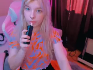 CuddlyKittenn's Live Sex Cam Show