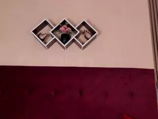 LoraineJones's Live Sex Cam Show