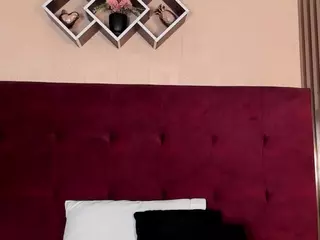 LoraineJones's Live Sex Cam Show