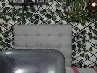 rouss-0's Live Sex Cam Show