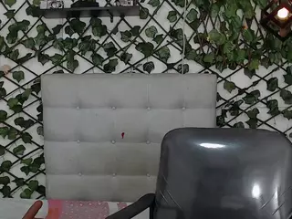 rouss-0's Live Sex Cam Show