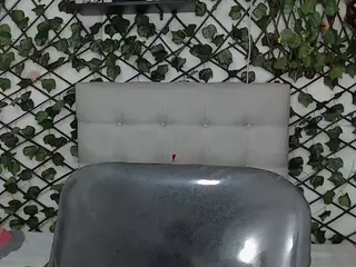 rouss-0's Live Sex Cam Show