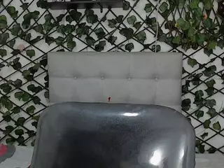 rouss-0's Live Sex Cam Show