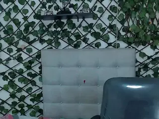 rouss-0's Live Sex Cam Show