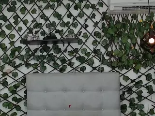 rouss-0's Live Sex Cam Show