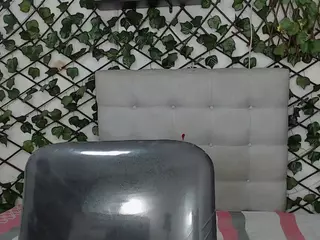 rouss-0's Live Sex Cam Show