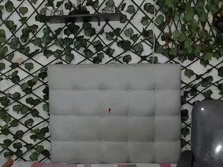 rouss-0's Live Sex Cam Show