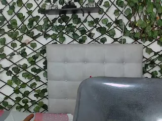 rouss-0's Live Sex Cam Show